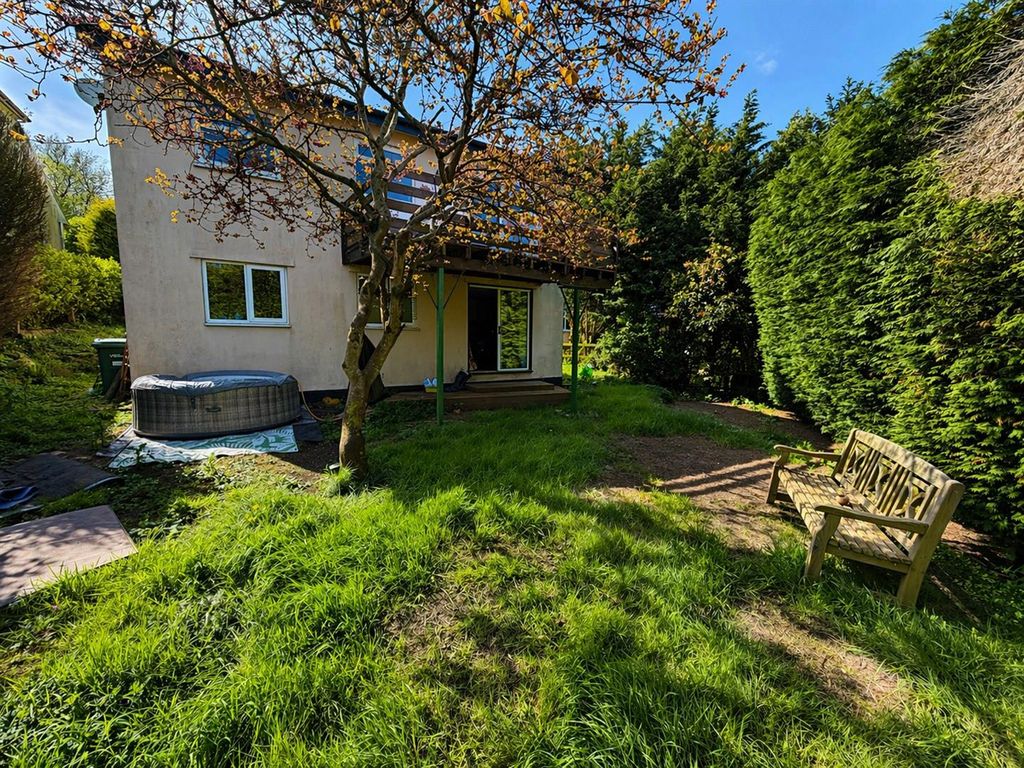 Property photo 2 of 11