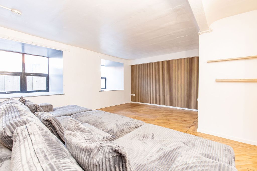 Property photo 3 of 10 Living Room