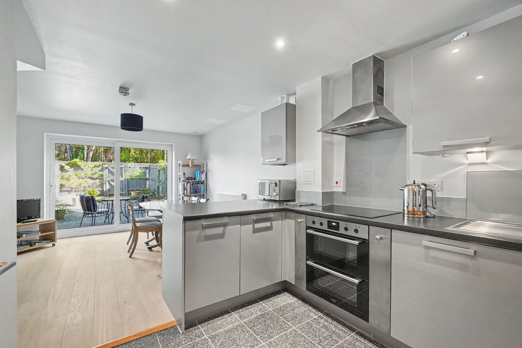 Property photo 2 of 30