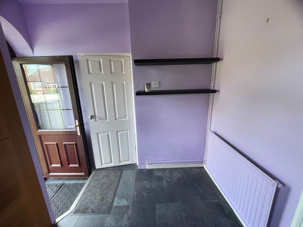 Property photo 3 of 11 Glenwood 2 Kitchen 5