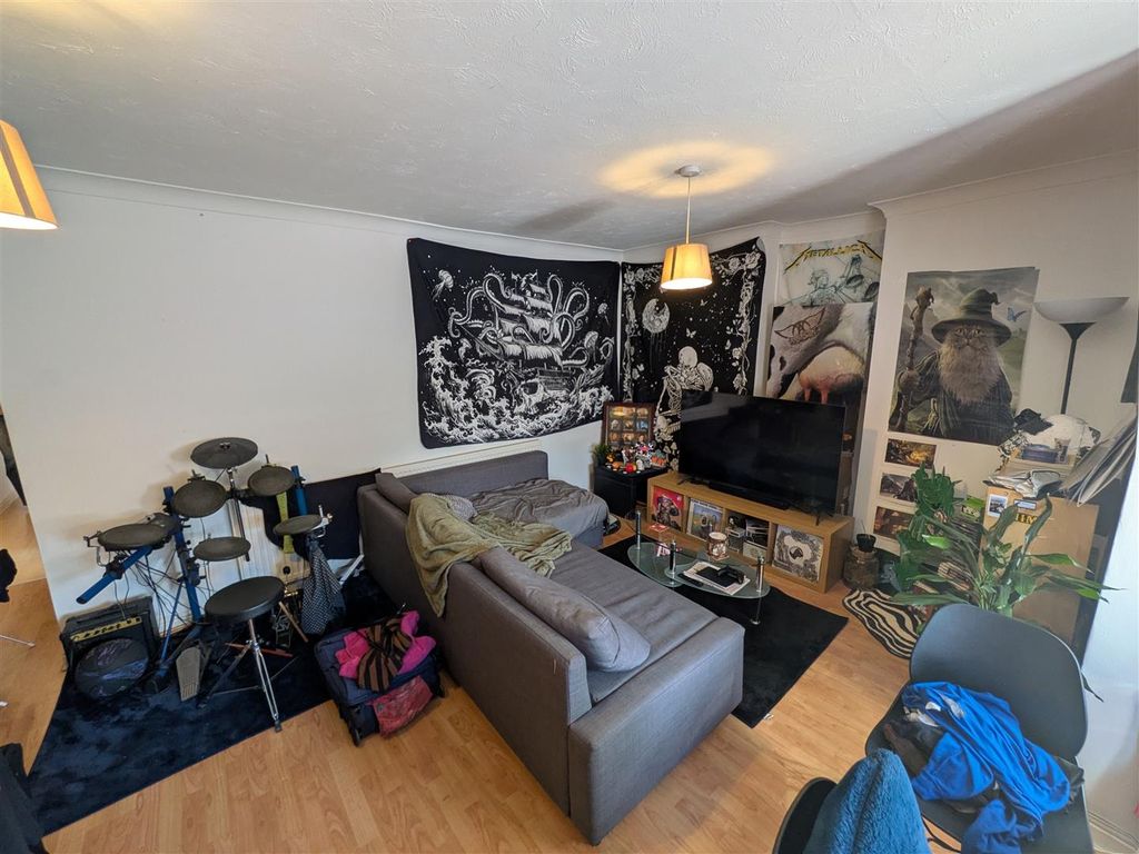 Property photo 3 of 14 Lounge