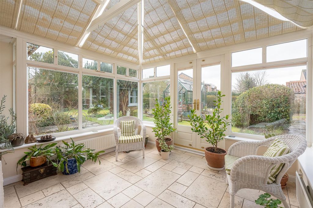 Property photo 2 of 35 Sycamore Farm Conservatory