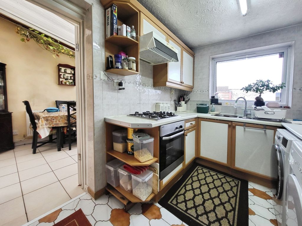 Property photo 3 of 13 Kitchen