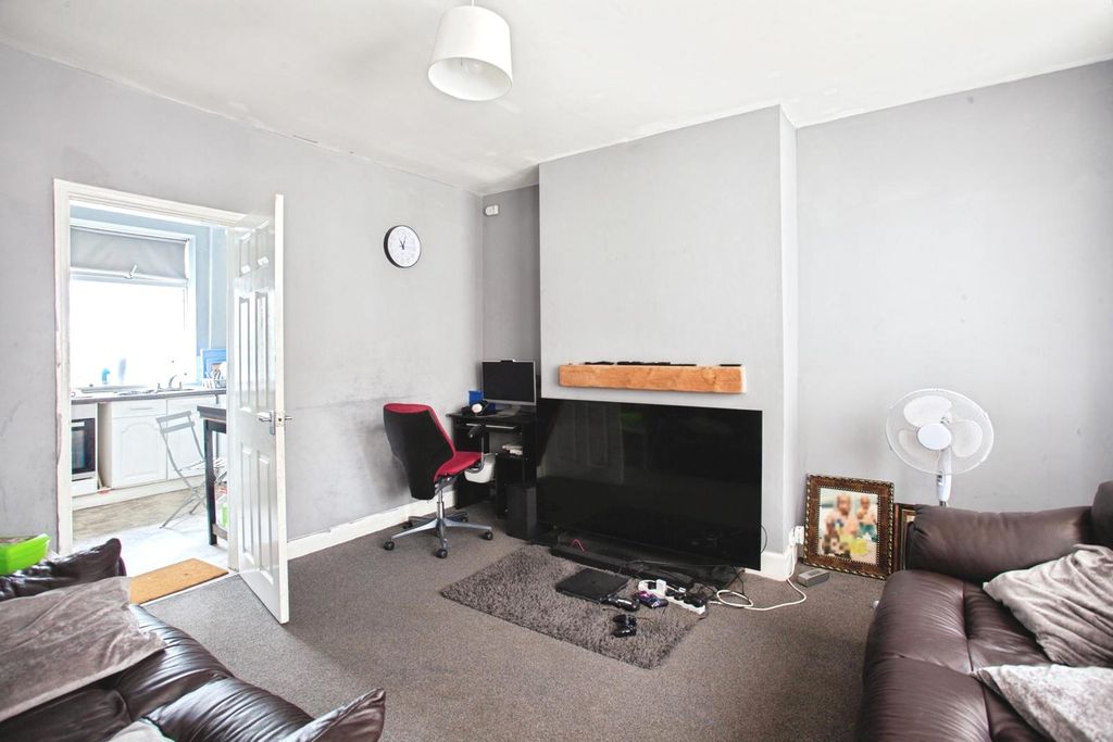 Property photo 3 of 9 Pbox-Img.Jpg