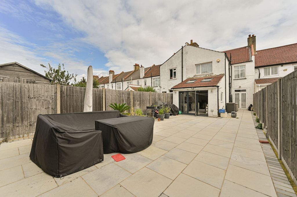 Property photo 2 of 17