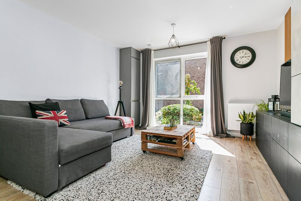 Property photo 3 of 8