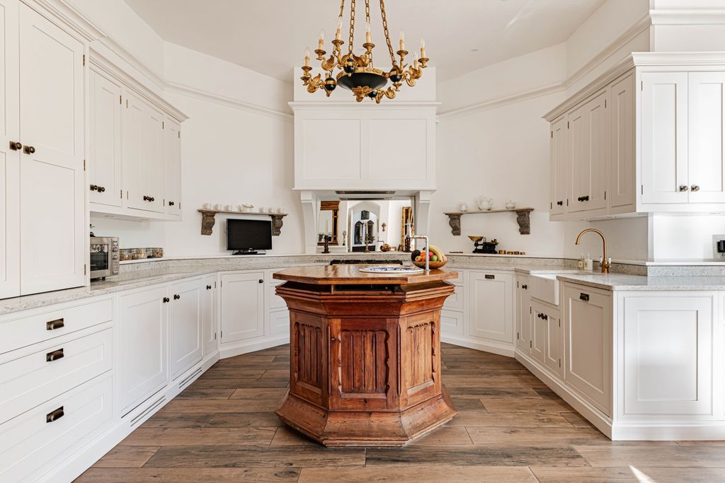Property photo 3 of 42 Kitchen