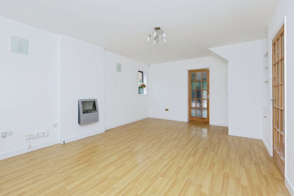Property photo 3 of 17 Photo