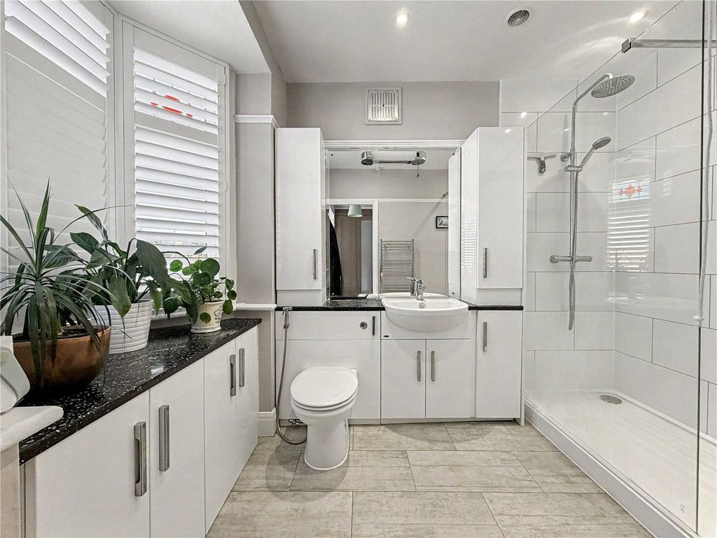 Property photo 1 of 25 Ensuite Shower Room