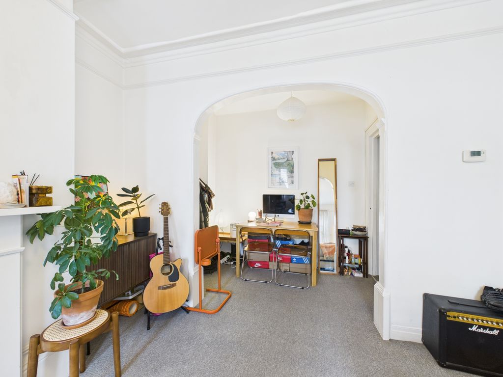 Property photo 3 of 7 Cam03987G0-Pr0247-Still003