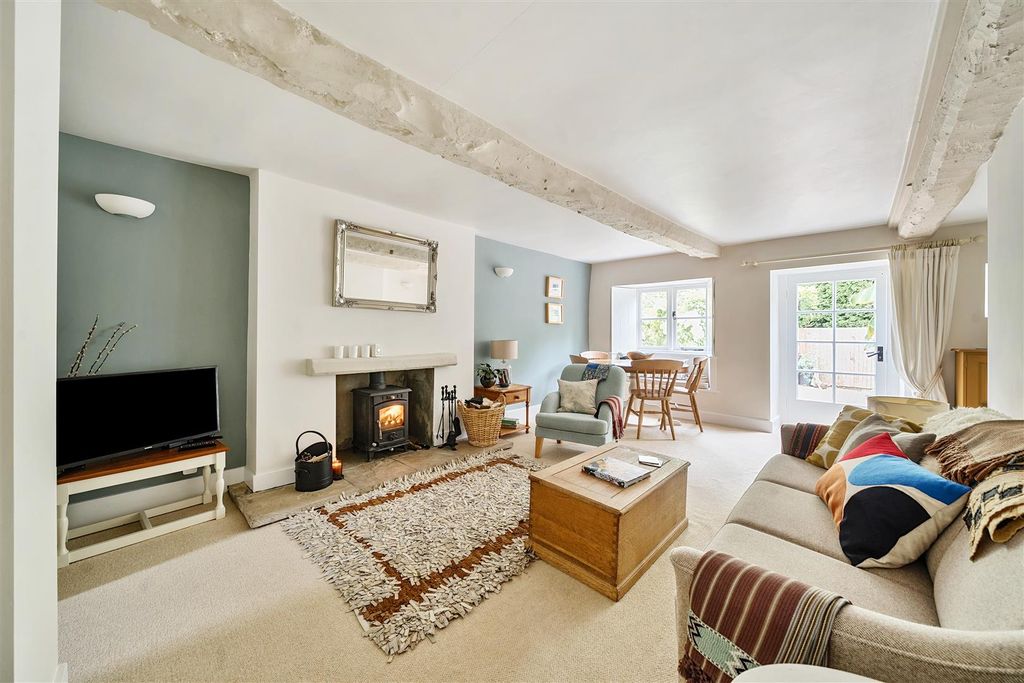 Property photo 2 of 17 Sitting Room