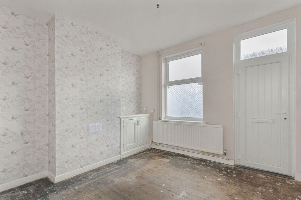 Property photo 3 of 17 32 Carlisle Street, Dane Hills, Leicester Le3 6Af