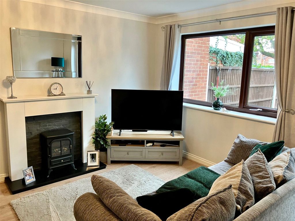 Property photo 2 of 14 Lounge