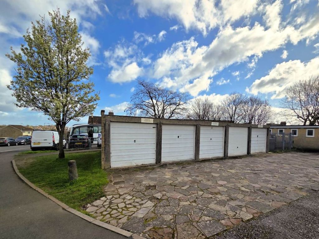 Property photo 1 of 2 2641084_Web_Medium_Ggfx_V_1