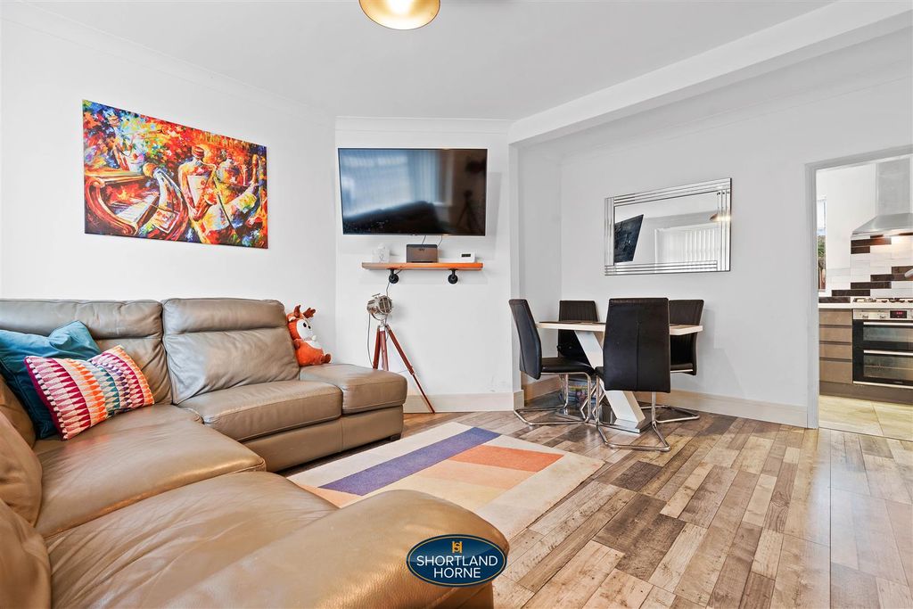 Property photo 3 of 25 11 Rose Avenue (8 Of 29).Jpg