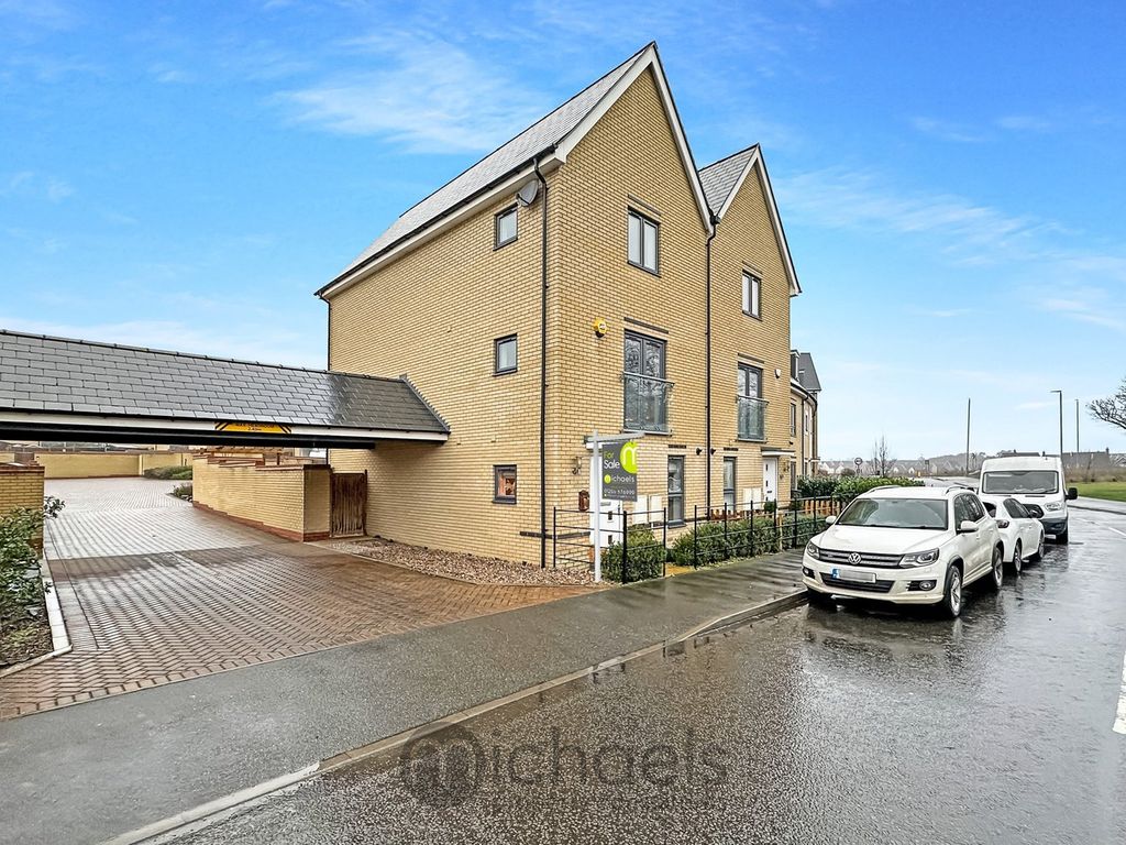 Property photo 1 of 32