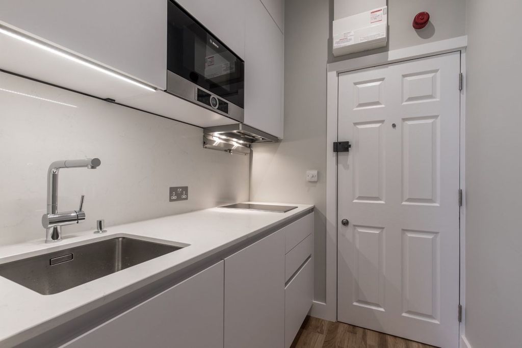 Property photo 1 of 11 Kitchen