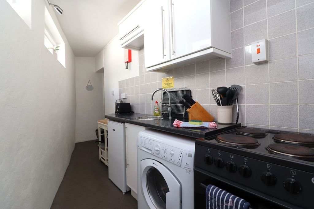 Property photo 3 of 15 Kitchen
