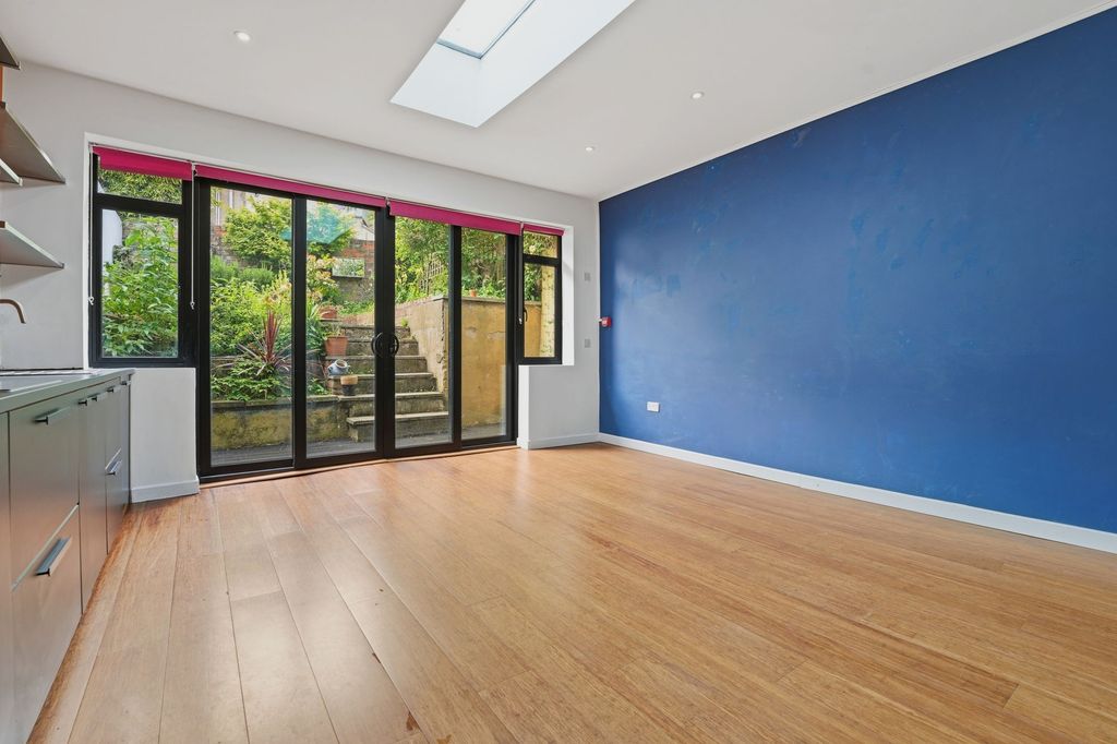 Property photo 2 of 25