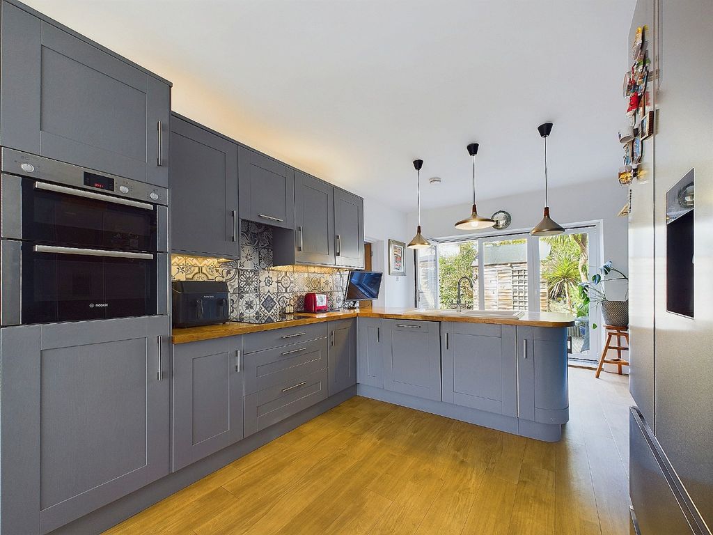 Property photo 2 of 21 3768685