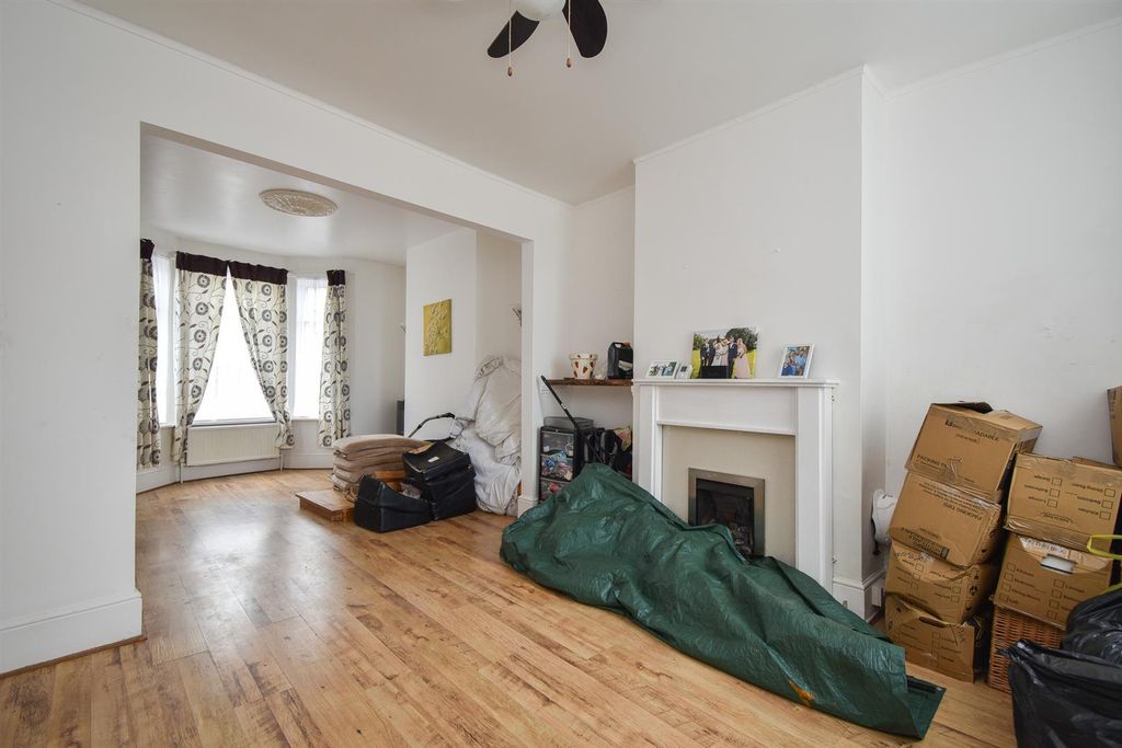 Property photo 2 of 17 Living Space