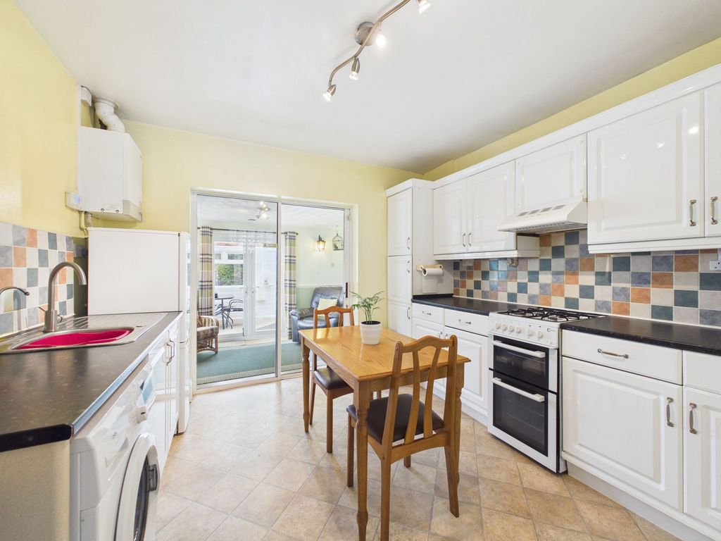 Property photo 3 of 17 Dining Kitchen