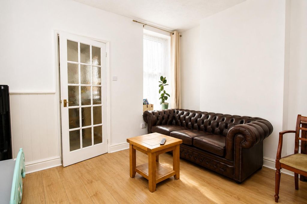 Property photo 3 of 16 820Bb101-5B7F-42F5-9Fe5-d277Cb30A626.Png