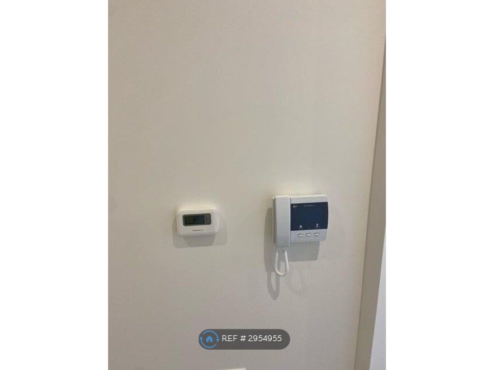 Property photo 3 of 9 Intercom
