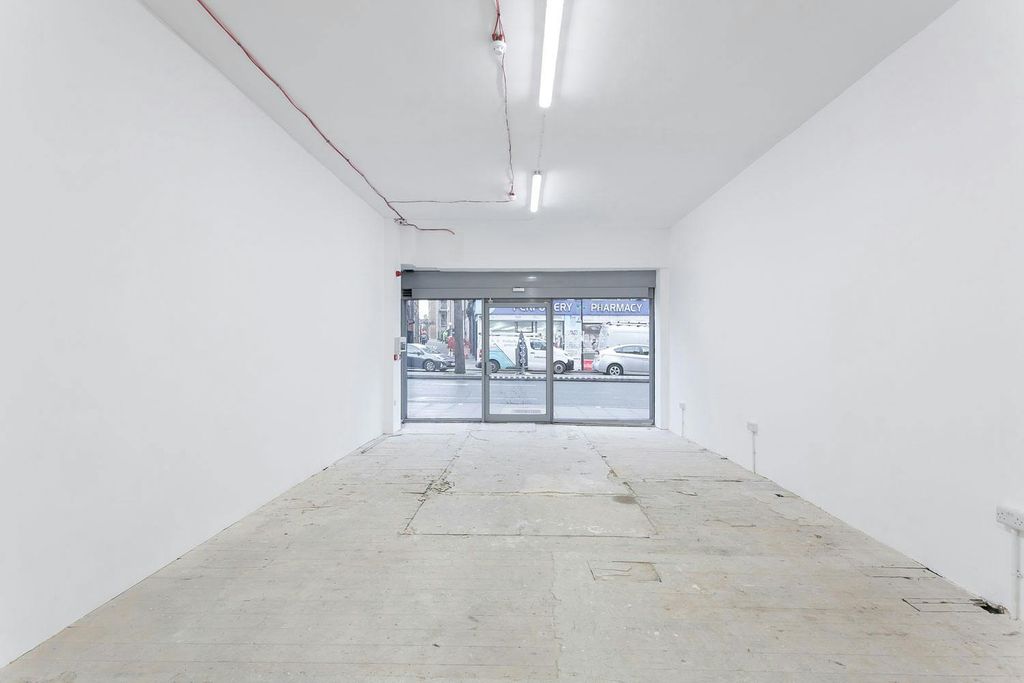 Property photo 2 of 10 318Marestreethackneycentrale81Haretailestateagentcafeclasseinternal10Dominionlondon.Jpg