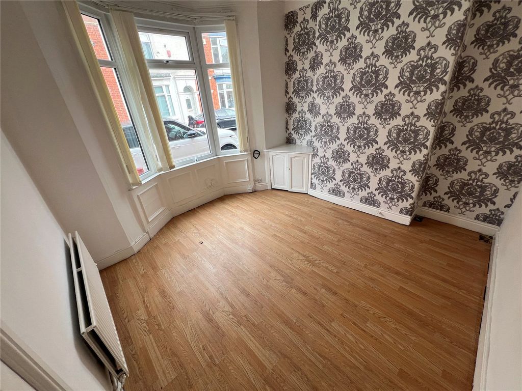 Property photo 2 of 13 Picture No. 15