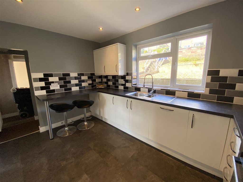 Property photo 3 of 26 Kitchen