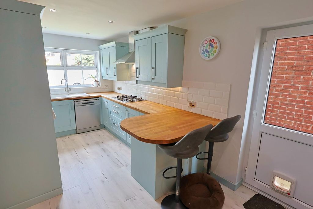 Property photo 2 of 18 Kitchen