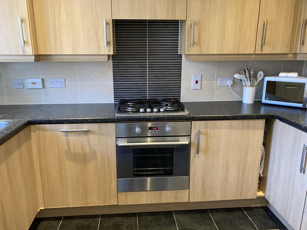 Property photo 3 of 17 Kitchen 3.Jpg