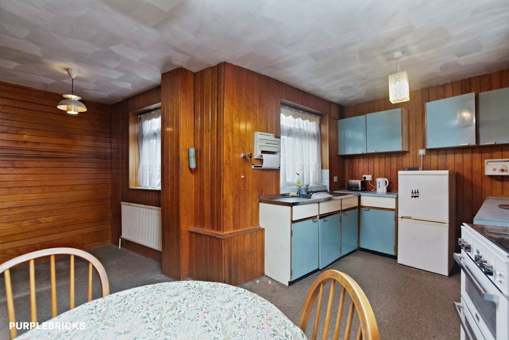 Property photo 3 of 14 Kitchen
