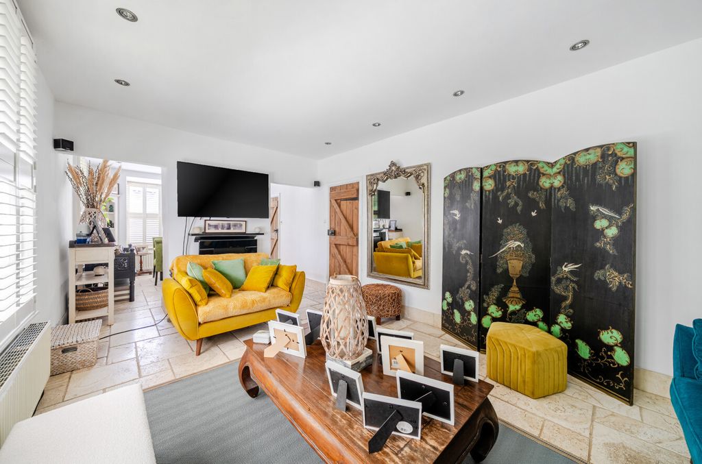 Property photo 2 of 18 1309356-22-685A8F...