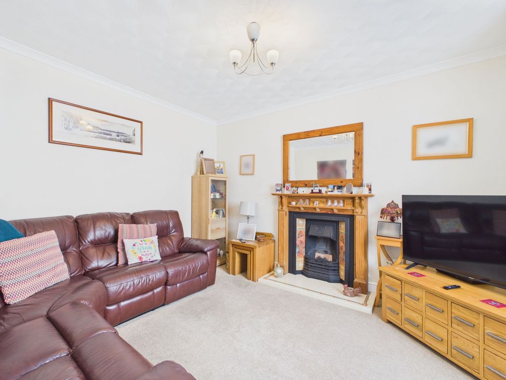 Property photo 3 of 27