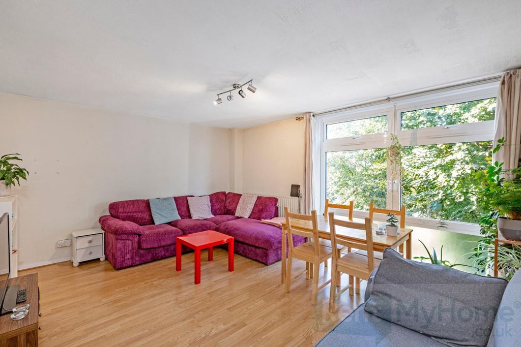 Property photo 2 of 8 Lounge Area.Jpg