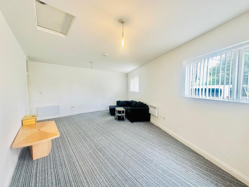 Property photo 2 of 6 Gallery