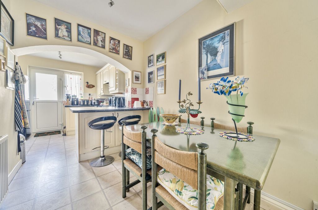 Property photo 2 of 15 1310921-6-6852Ddb...