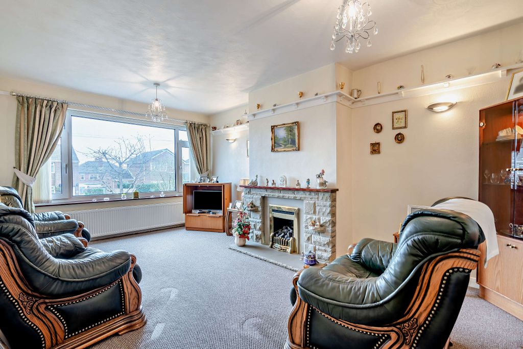 Property photo 2 of 11 Lounge