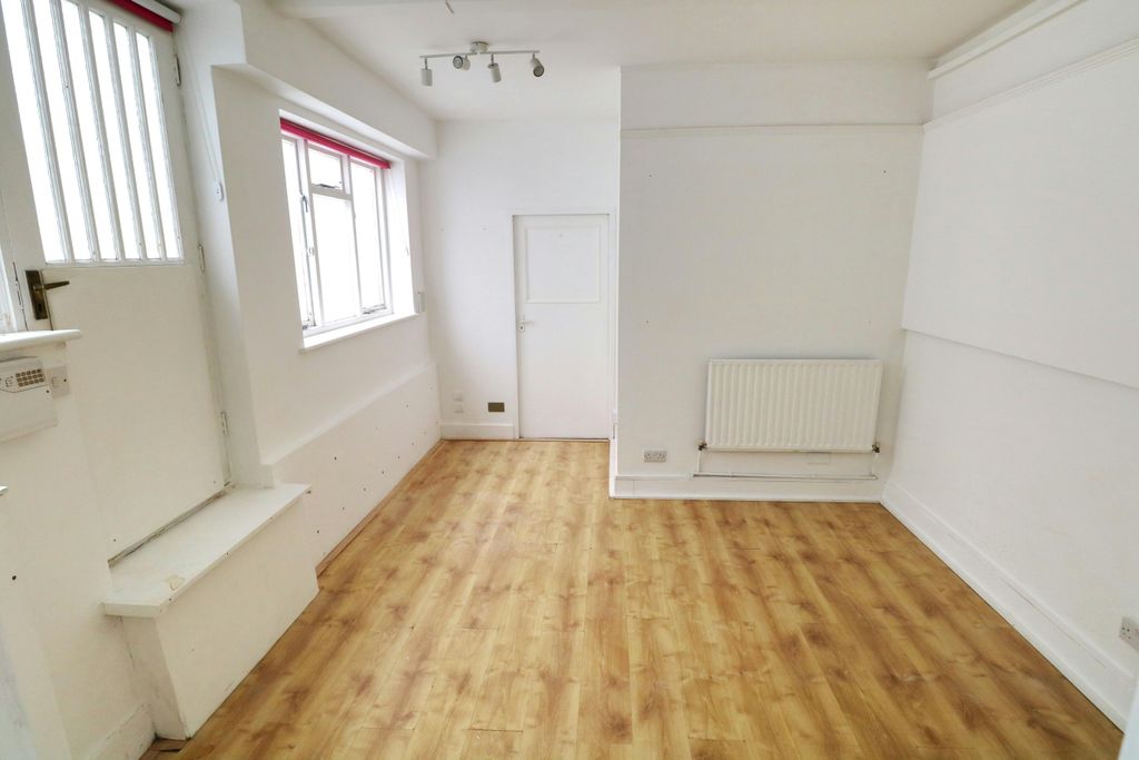 Property photo 2 of 7 Interior 1.Jpg