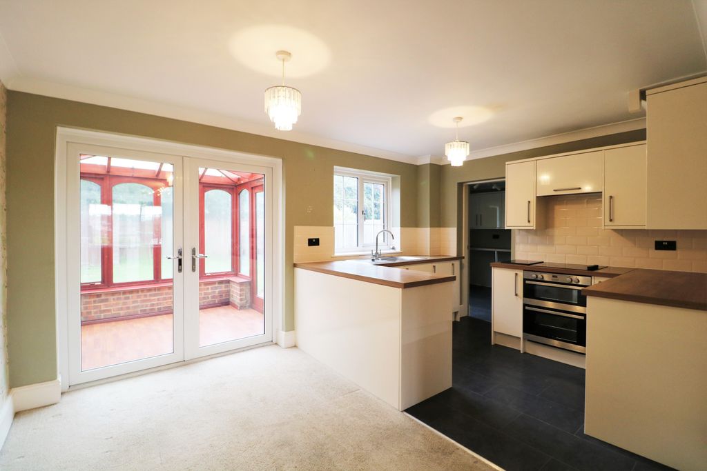 Property photo 3 of 14 Kitchen