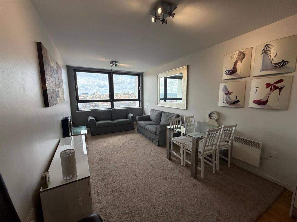 Property photo 2 of 8 1000092160.Jpg