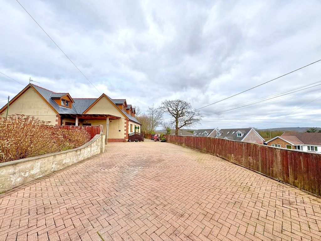 Property photo 2 of 25