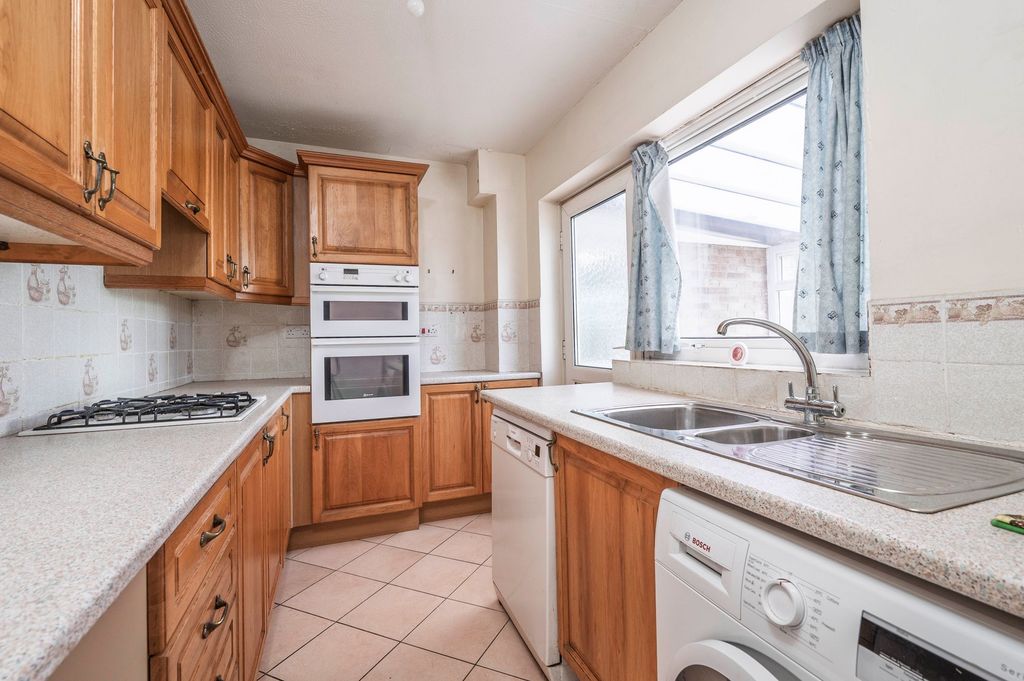 Property photo 3 of 14 Kitchen