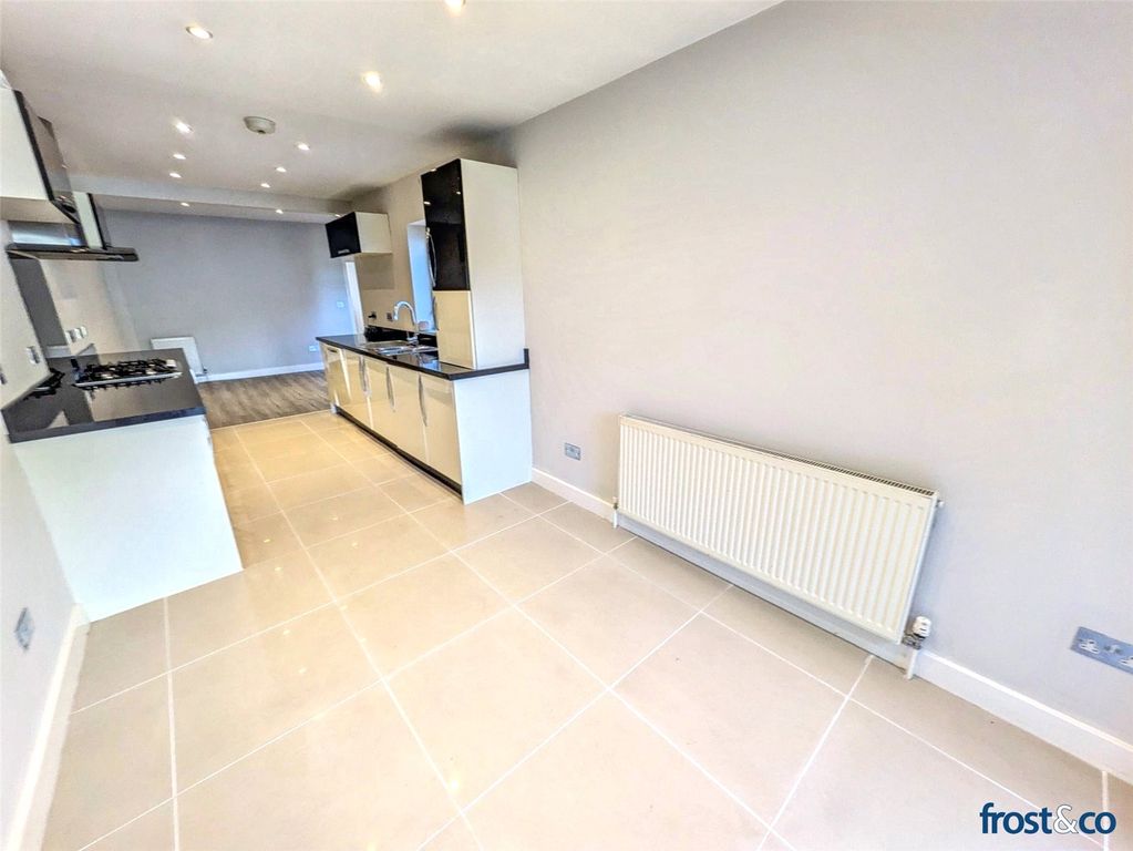 Property photo 3 of 19 Kitchen