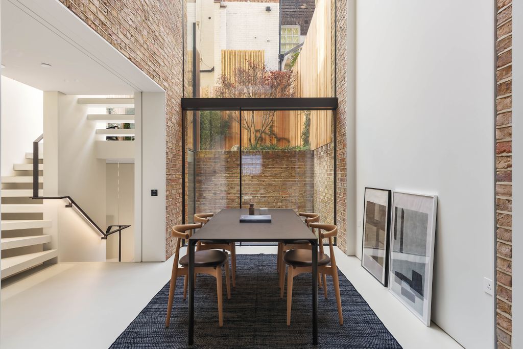 Property photo 2 of 18 J