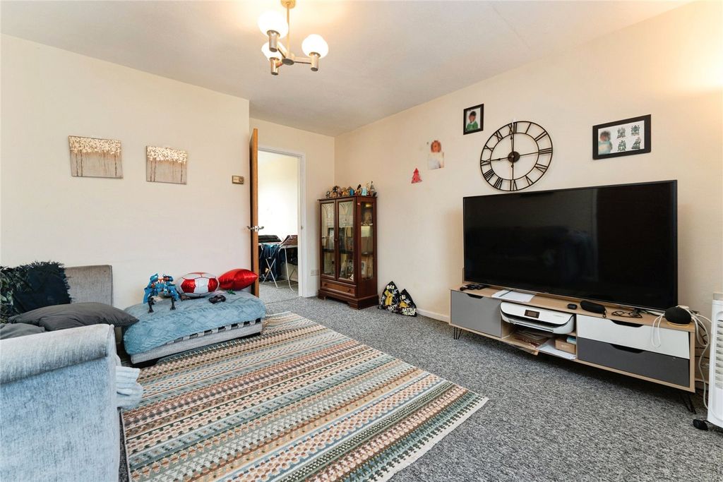 Property photo 2 of 28 Picture No. 11