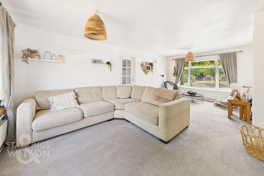 Property photo 2 of 32