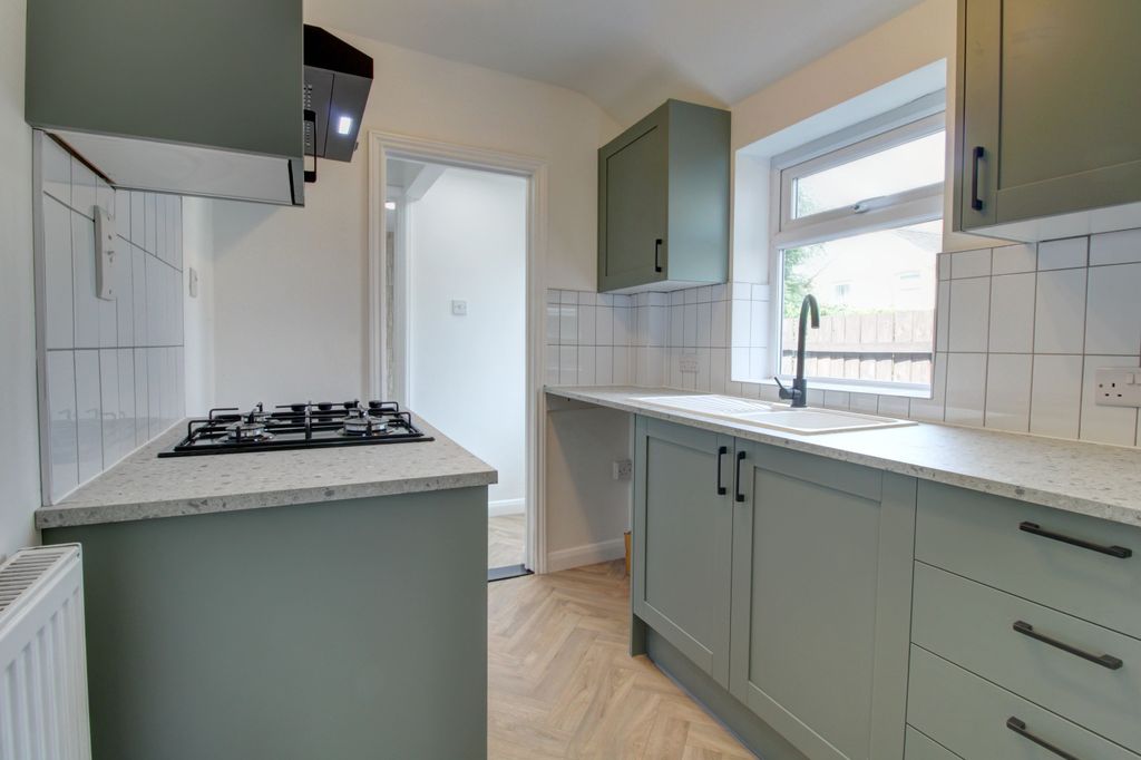 Property photo 3 of 12 Kitchen